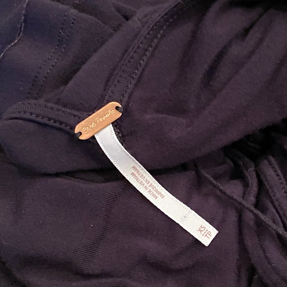 Free People soft and comfy flow black top. - Picture 5 of 6